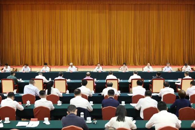 周巨乐董事长在京参加民营经济人士形势政策座谈会