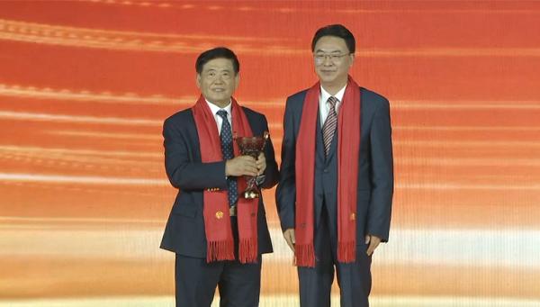 鄞州经济风云榜颁奖 I 中基蝉联“大力神鼎”奖